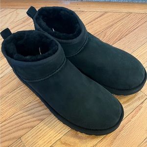 UGG CLASSIC ULTRA MINI BLACK SUEDE SHEARLING ANKLE BOOTS WOMEN US 10 EU 41 NIB